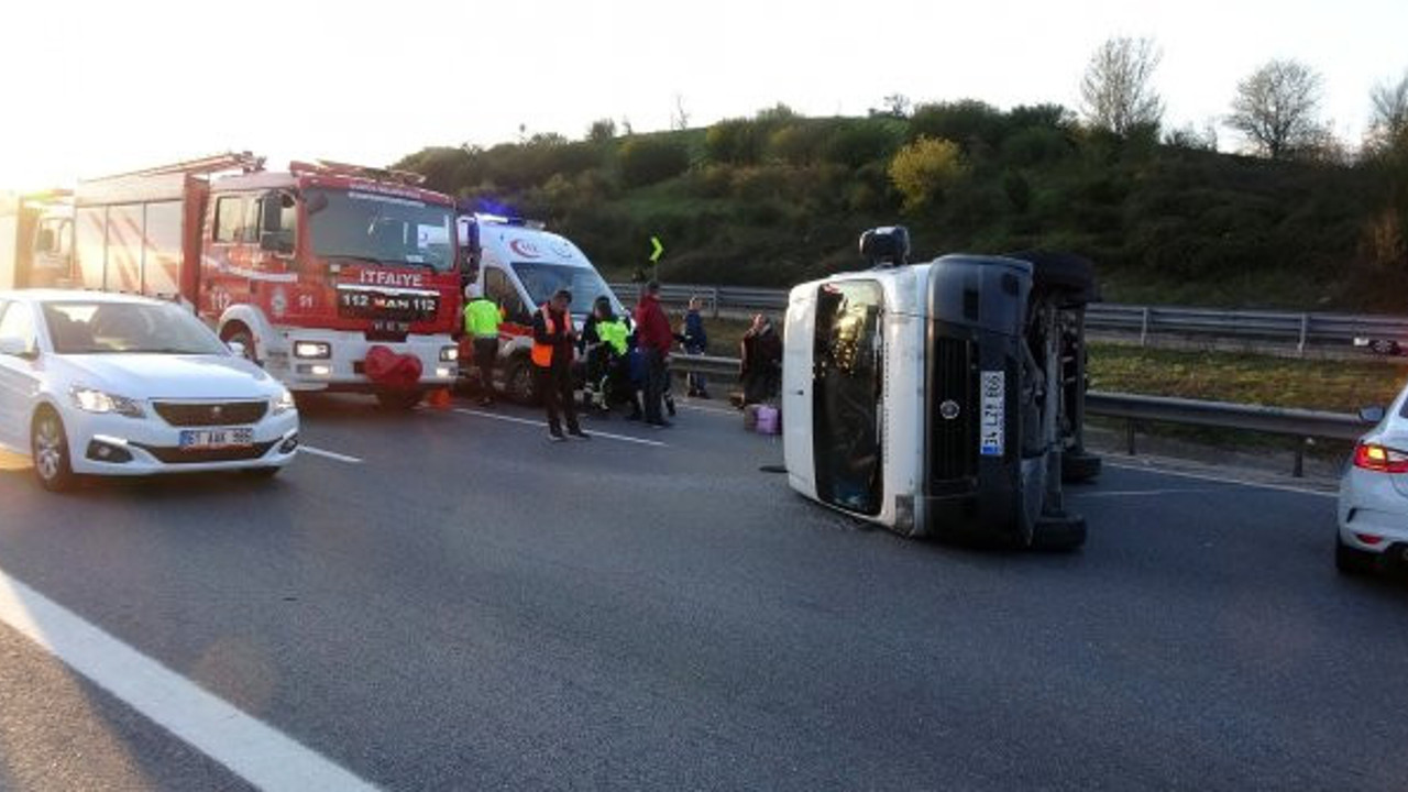 Düzce'de minibüs devrildi: 17 yaralı
