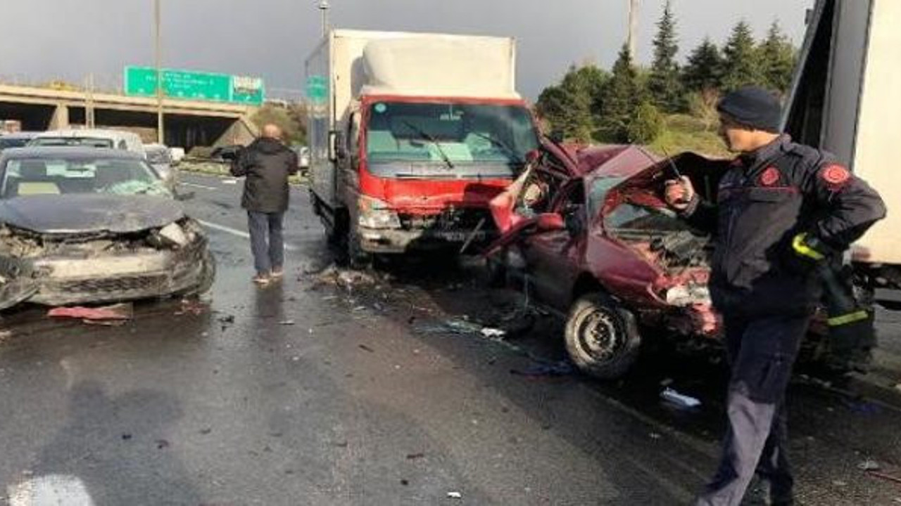 Ümraniye TEM'de trafik kazası! (05 Nisan 2019)