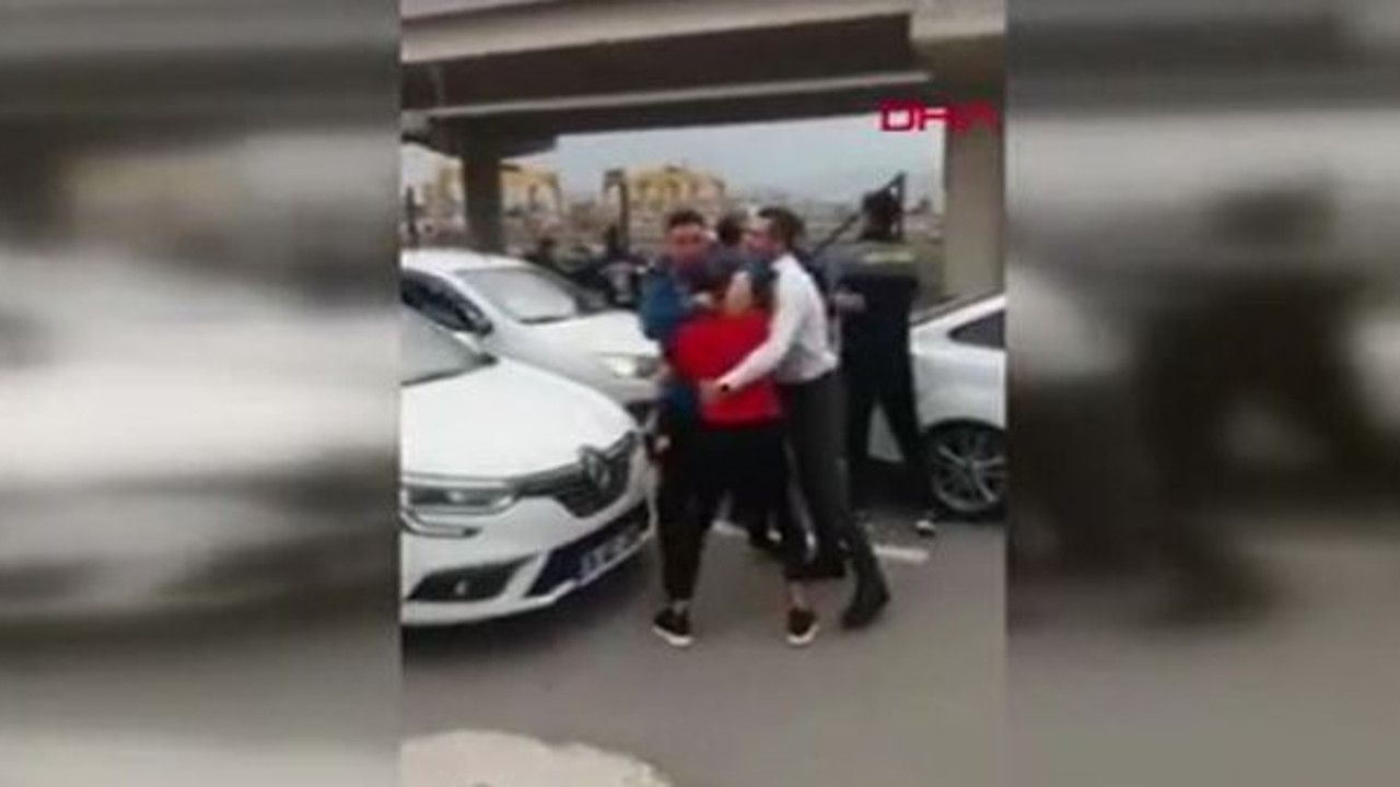 Göztepe'de futbolcular ve taraftar birbirlerine girdi