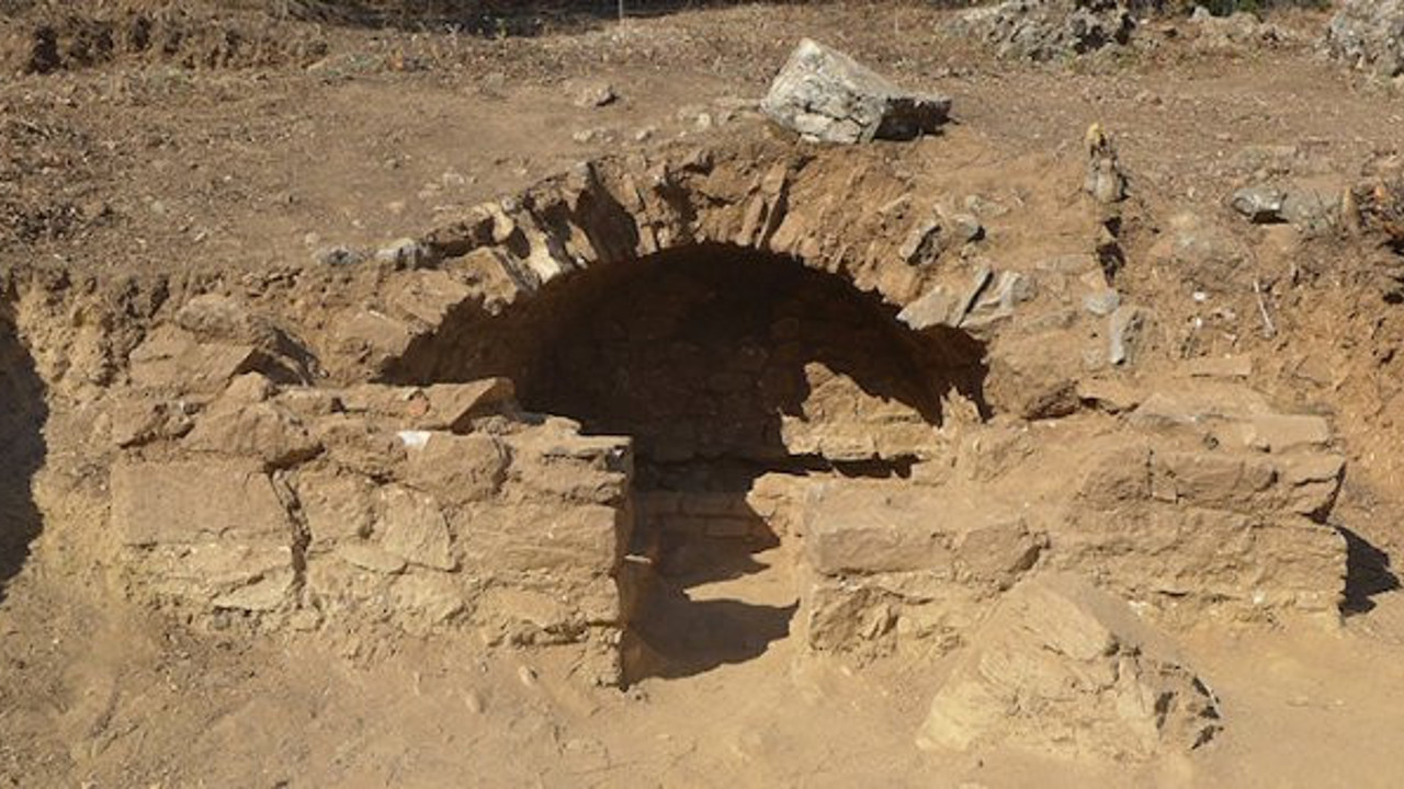 Kamboçya'da antik mezarlar bulundu