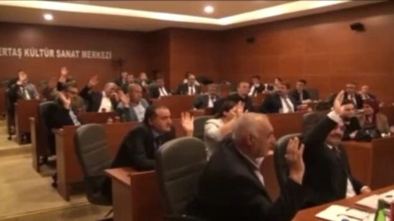Başkan makam aracını "satalım" dedi AKP'liler ret oyu verdi
