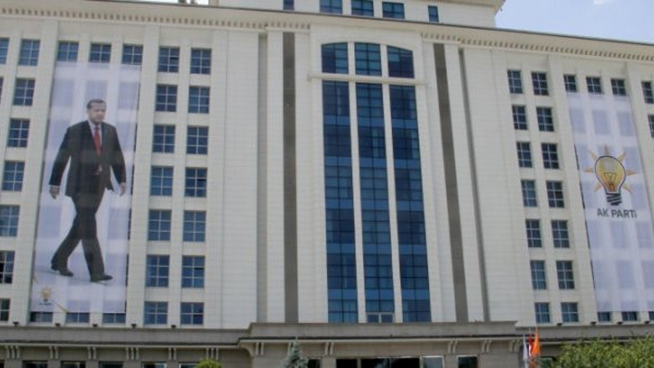 Eski Bakan'dan AKP'ye sert tepki: Kendileri zenginleştikçe, Türk Milletini fakirleştirirler