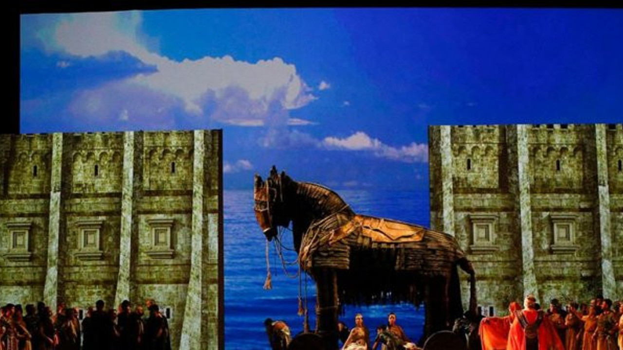 Troya operası The Times gazetesinde yer aldı