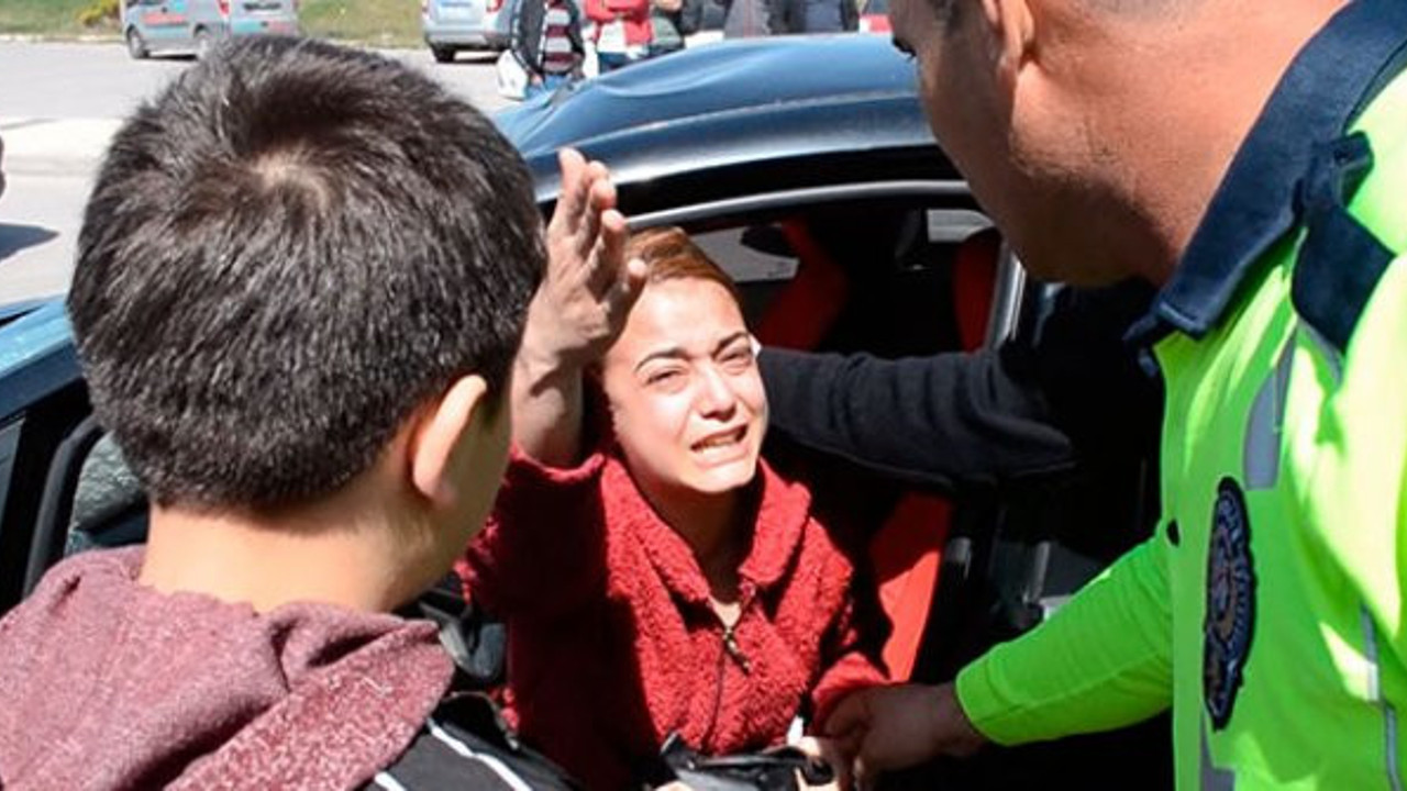Çarptığı kadın ağır yaralandı, sürücü otomobiline ağladı