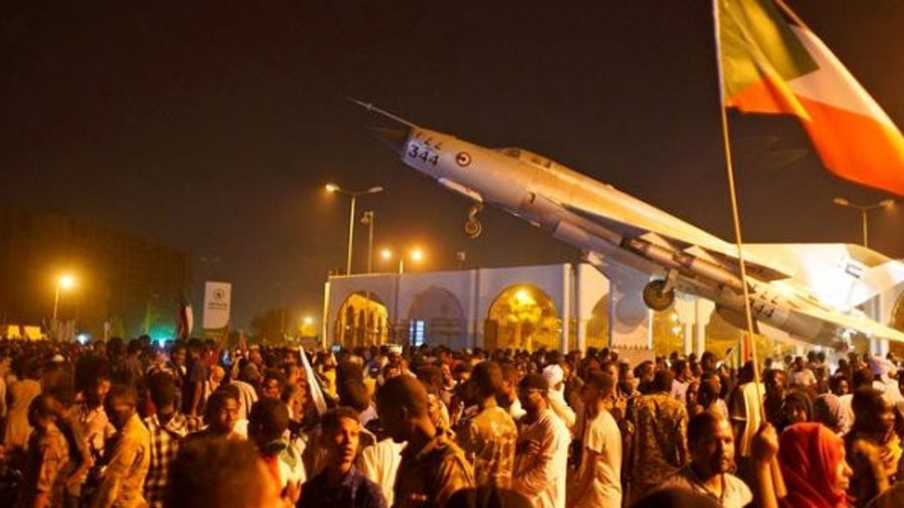 Sudan'da sokağa çıkma yasağı kaldırıldı