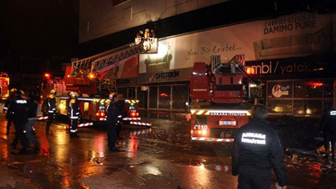 Başkent'te 5 katlı mobilya mağazasında yangın