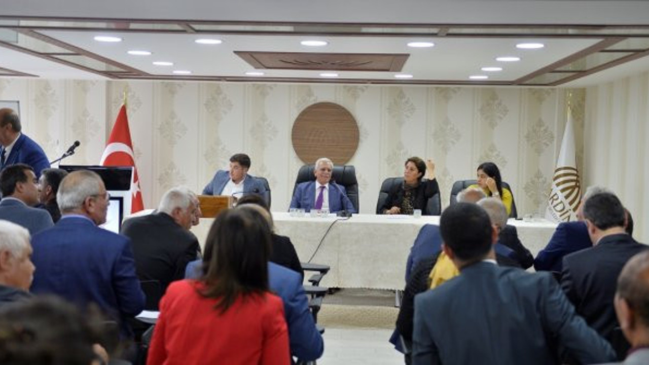 Mardin'de Belediye Meclis toplantısında 'İstiklal Marşı' tartışması