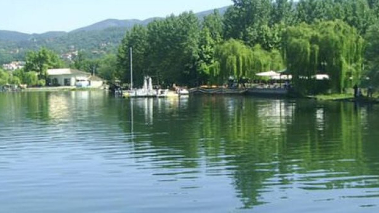 Sapanca Gölü'nde 2 bin metre ağ ve 150 kasnak ele geçirildi