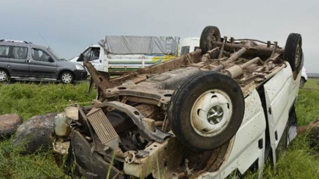 Yolcu minibüsü devrildi: 8 yaralı