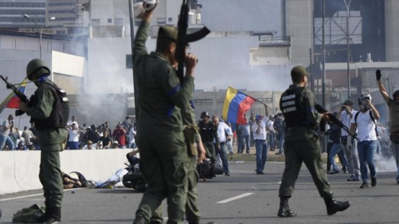 Venezüella'da darbeye katılan vekillerin dokunulmazlıkları kaldırılacak