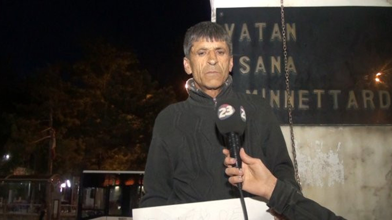 Kendisini Atatürk heykeline zincirleyerek iş istedi