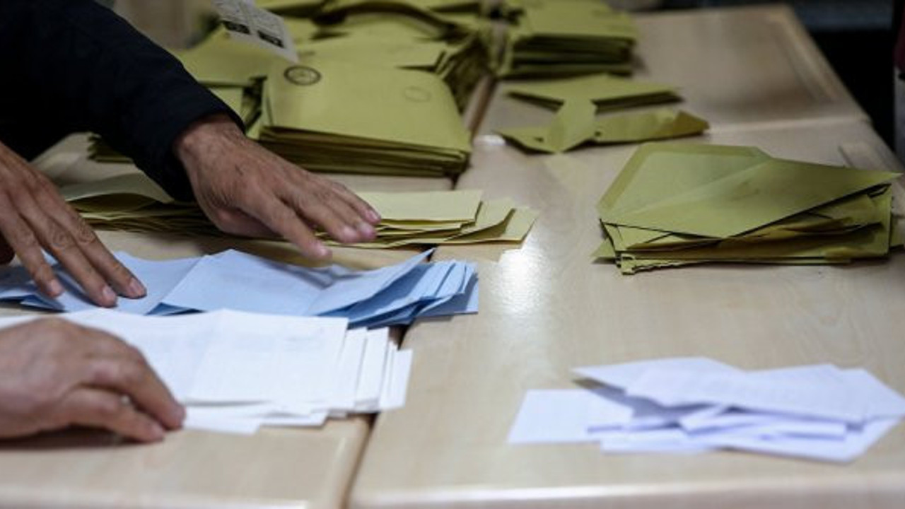 23 Haziran'da da kamu görevlisi olmayanlar görevlendirildi