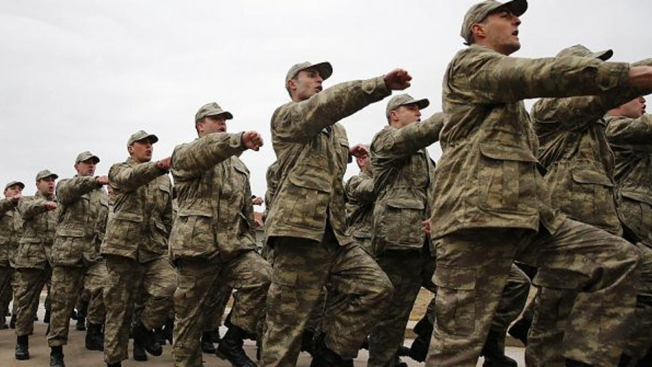 Yeni askerlik sistemi kışladaki ankete takıldı