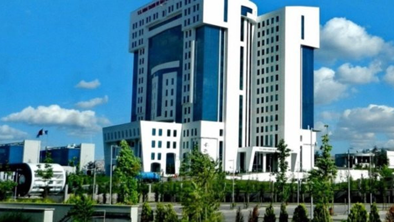 Pakdemirli'den Bakanlığa tartışmalı atama