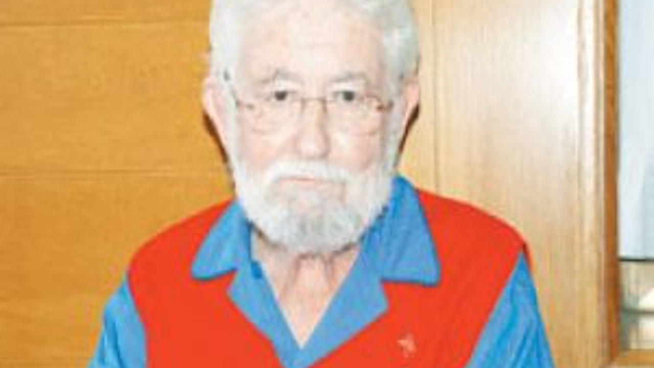 Kırmızı süveterli doğa savaşçısı