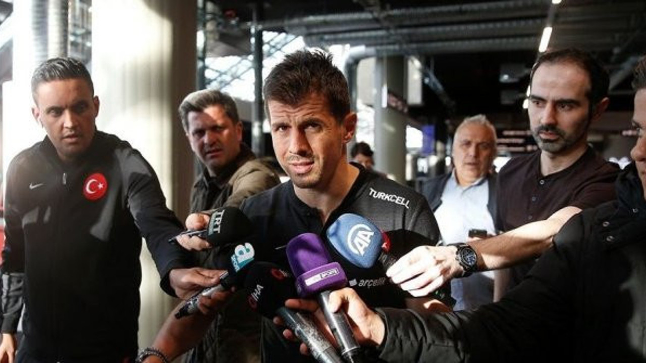 Fırça uzatan Belçikalı Türkiye forması giydi