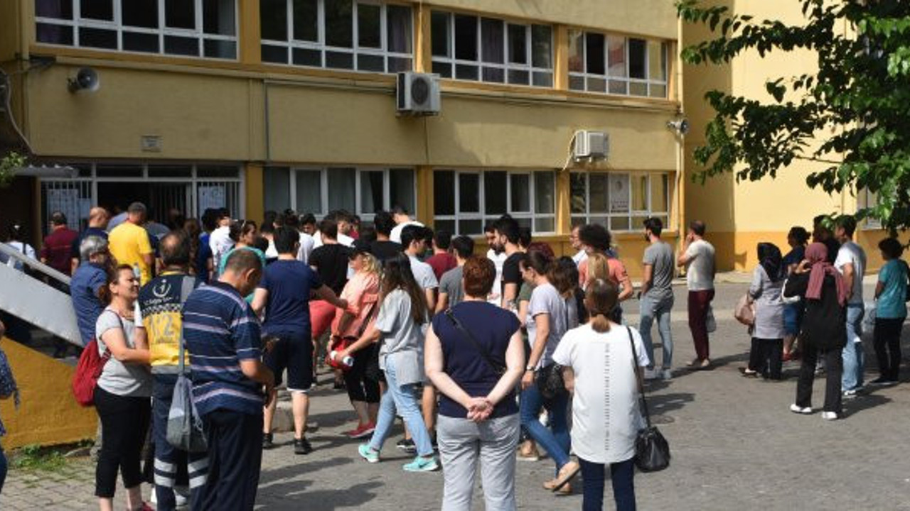 Kimliğini unuttuğun için YKS'ye giremeyen öğrenciye annesinden azar