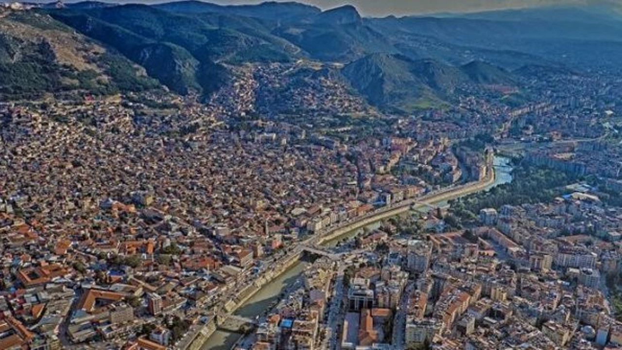 'Bütçe yok' diyerek 130 işçi çıkardı, yakınlarını başkan yardımcısı atadı!