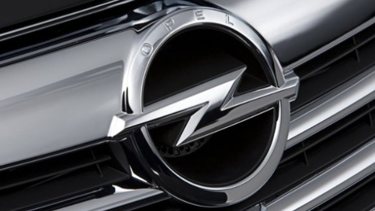 Opel, Corsa ve adam araçlarını topluyor