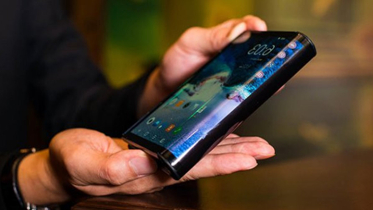 Samsung'un katlanabilir telefonla imtihanı