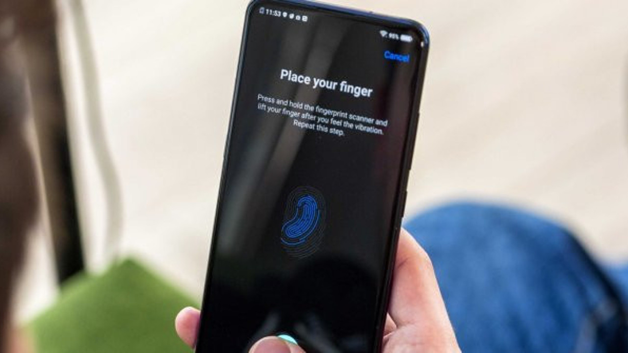 Parmak izi okuyucu LCD ekrana taşınıyor