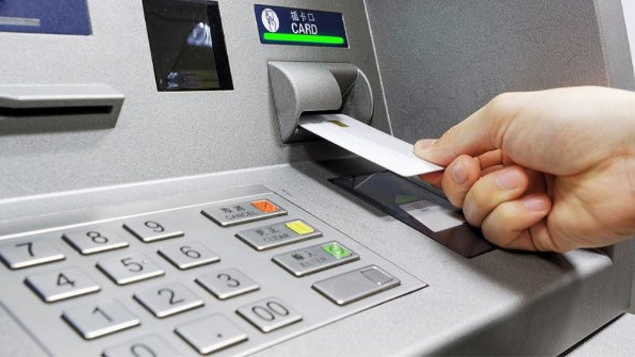 Bu kadarına pes dedirtti! Azerbaycan'dan bankamatik memuru çıktı!