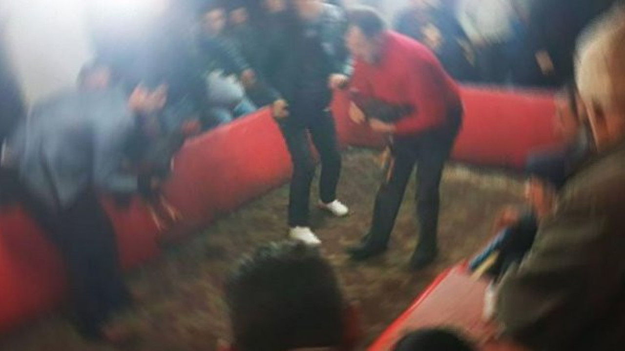Hayvanseverler derneğinde horoz dövüşü!
