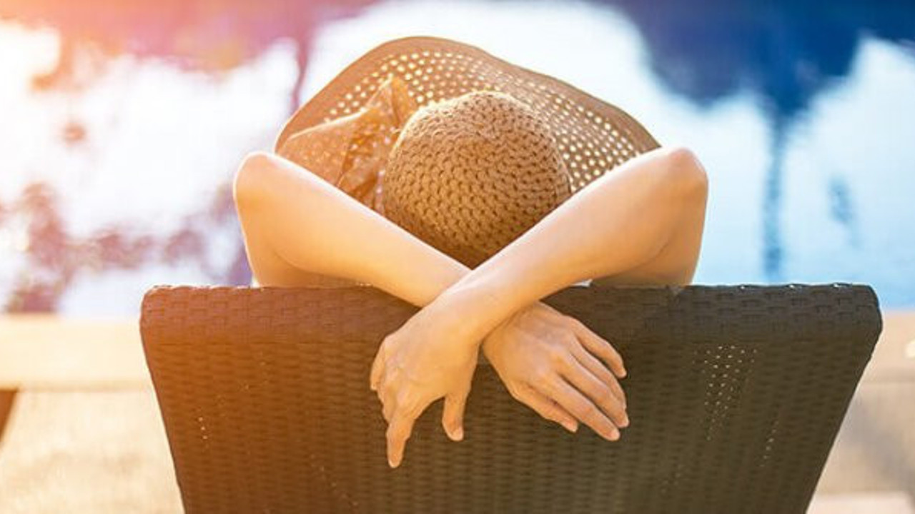 Uzun süre güneşlenmek cilt kanseri yapıyor