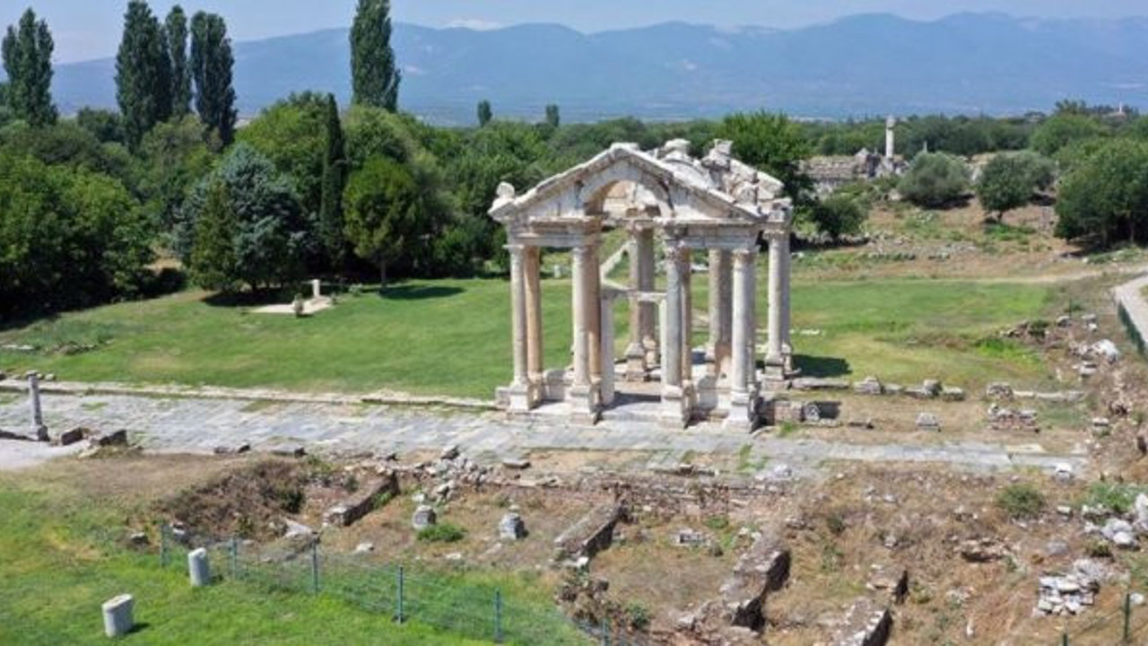 Roma döneminin 'İstiklal Caddesi' gün yüzüne çıkıyor