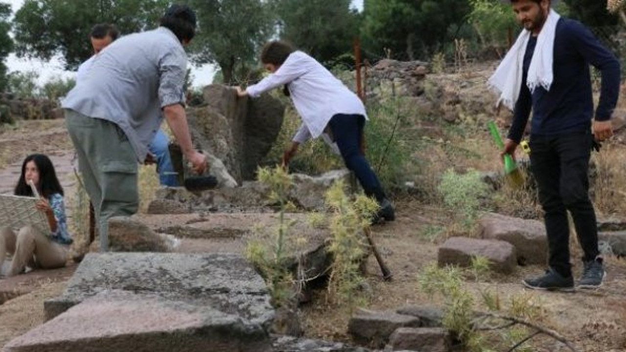 Yunusemre'deki 3 bin mezar tarihe ışık tutacak