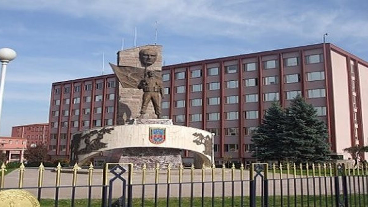 Jandarma Atatürk heykelini kaldırdı!