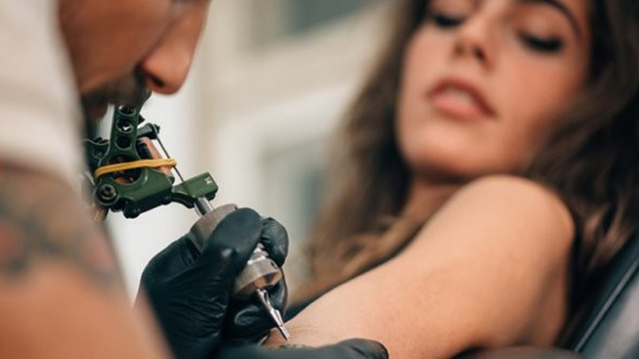 Piercing ve dövmede hepatit tehlikesi