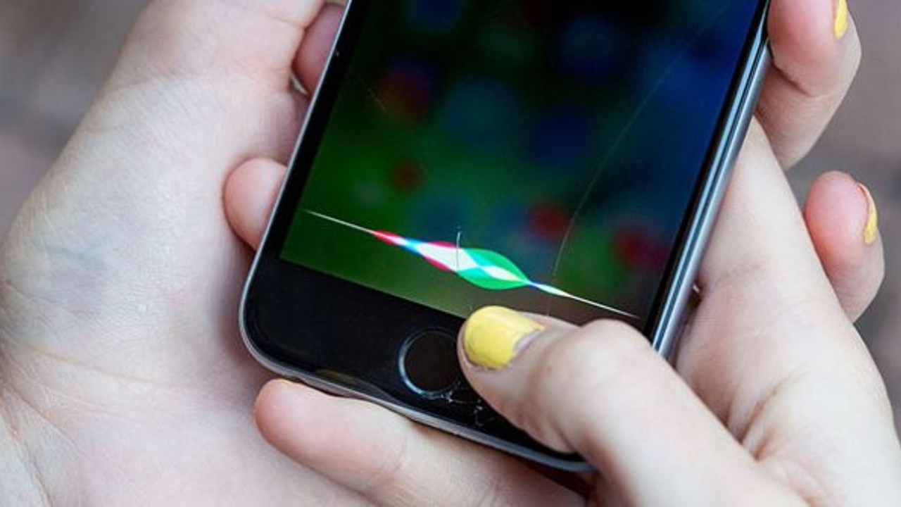 Siri en özel anlarınızı bile dinliyor!