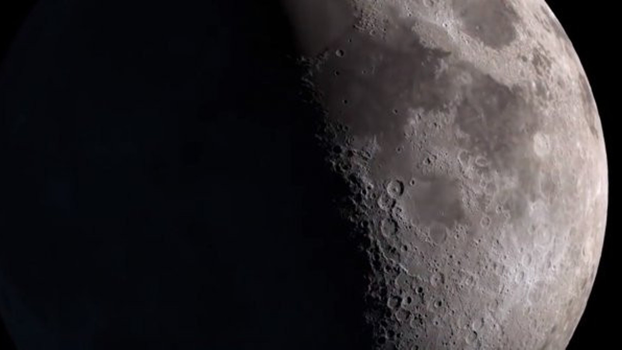 Ay, tahmin edilenden daha yaşlı