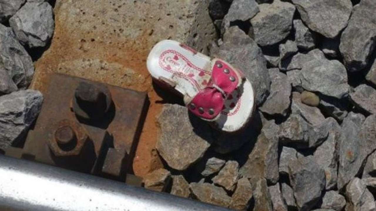 4 yaşındaki küçük kız trenin altında kaldı