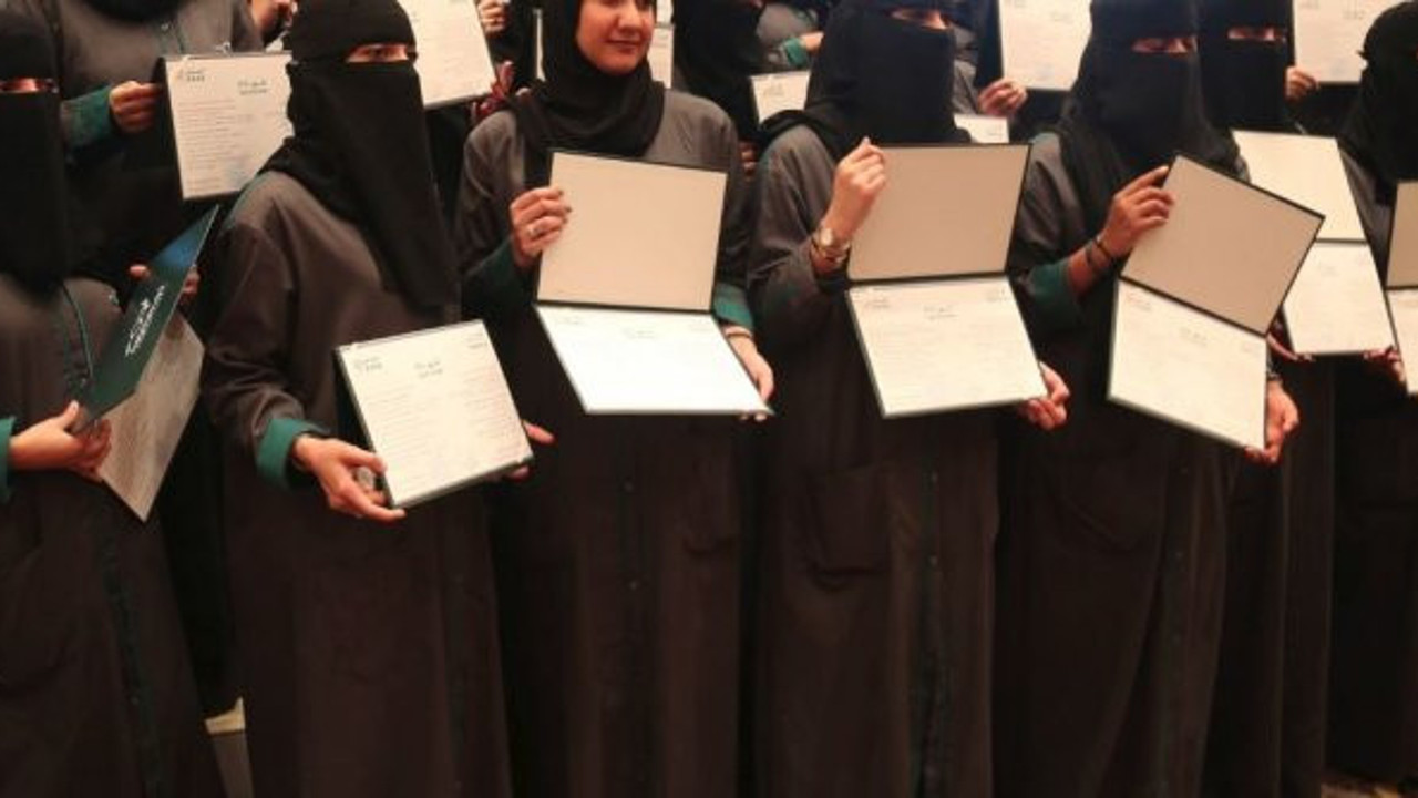 Suudi Arabistanlı kadınlar artık izinsiz seyahat edebilecek