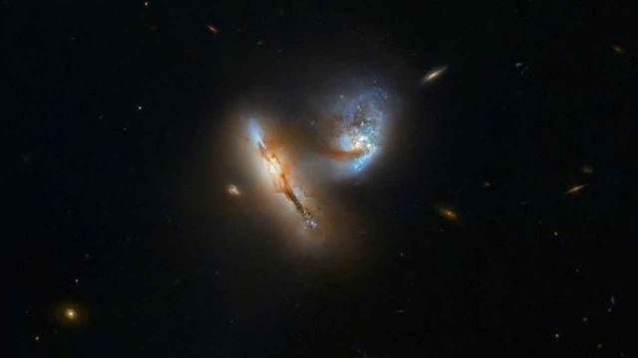 NASA'dan 'dans halindeki galaksi' paylaşımı