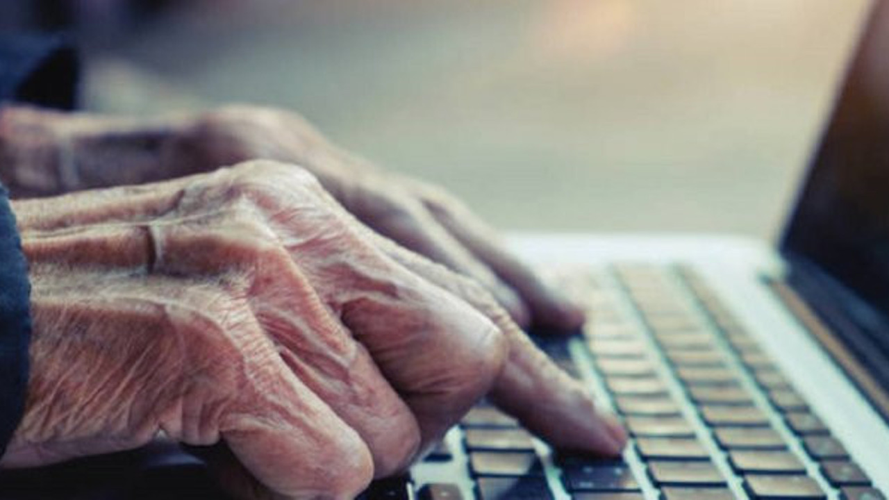 Yaşlı insanlar da dijital bağımlı olmaya başladı