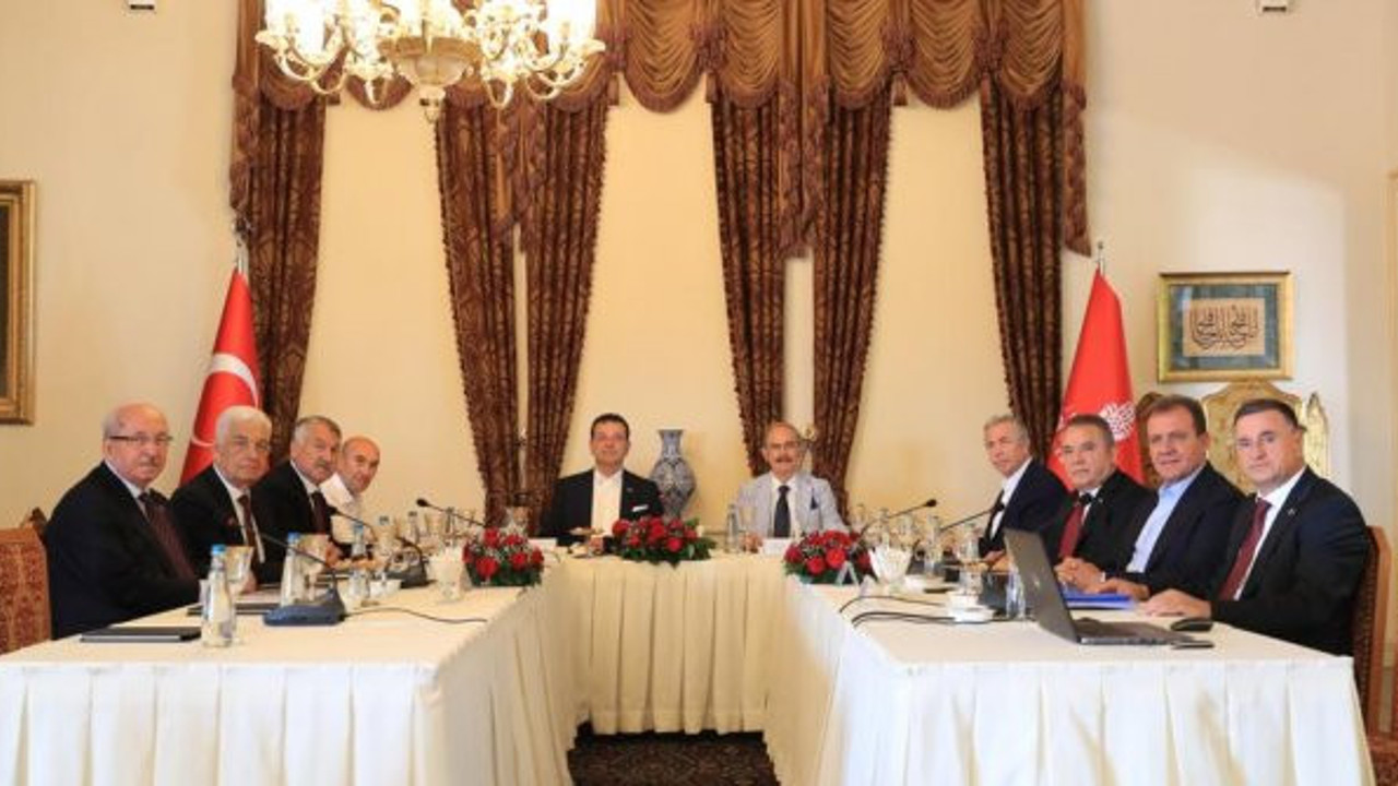 CHP'li belediye başkanları İstanbul'da buluştu