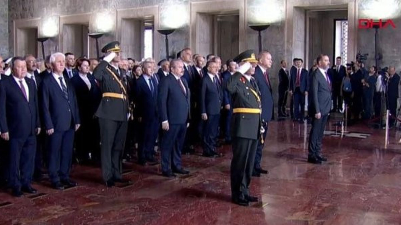 Devlet erkânı Anıtkabir'de