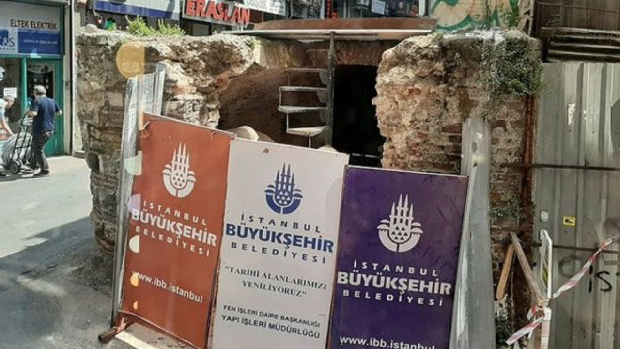 Pir Mehmed çeşmesinin tarihi taşları çöpe atılmış