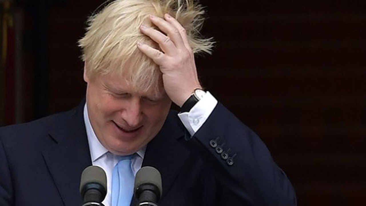 Johnson’a parlamentodan bir darbe daha!