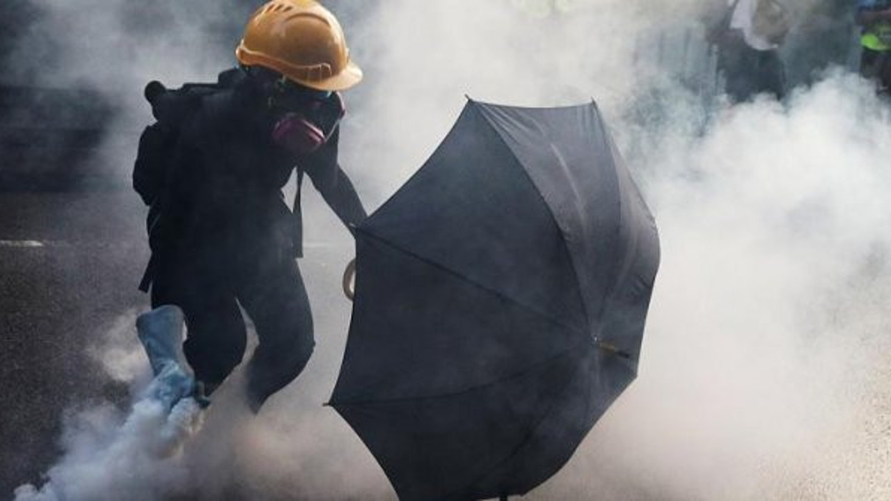 Hong Kong sokakları savaş alanına döndü