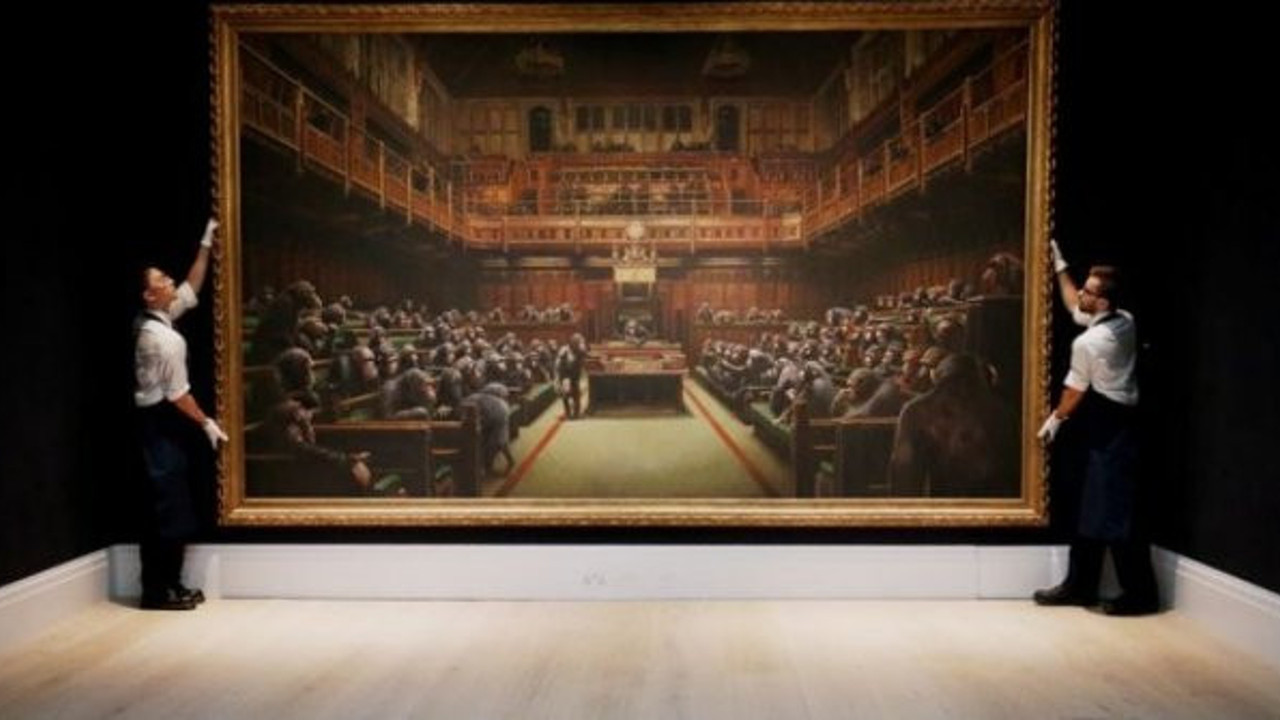 Banksy'nin 'şempanzeli parlamento' tablosu rekor fiyata satıldı