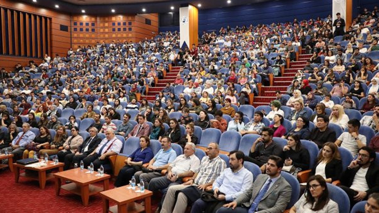 "Dilimize sahip olmazsak, kimliğimiz gider"