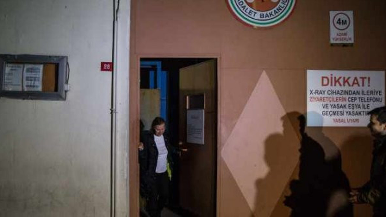 Nazlı Ilıcak ve Ahmet Altan cezaevinden böyle çıktı