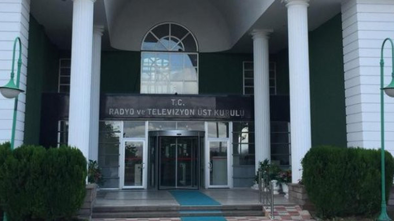 Ceza almamak için sürücülere lokum ikram etti