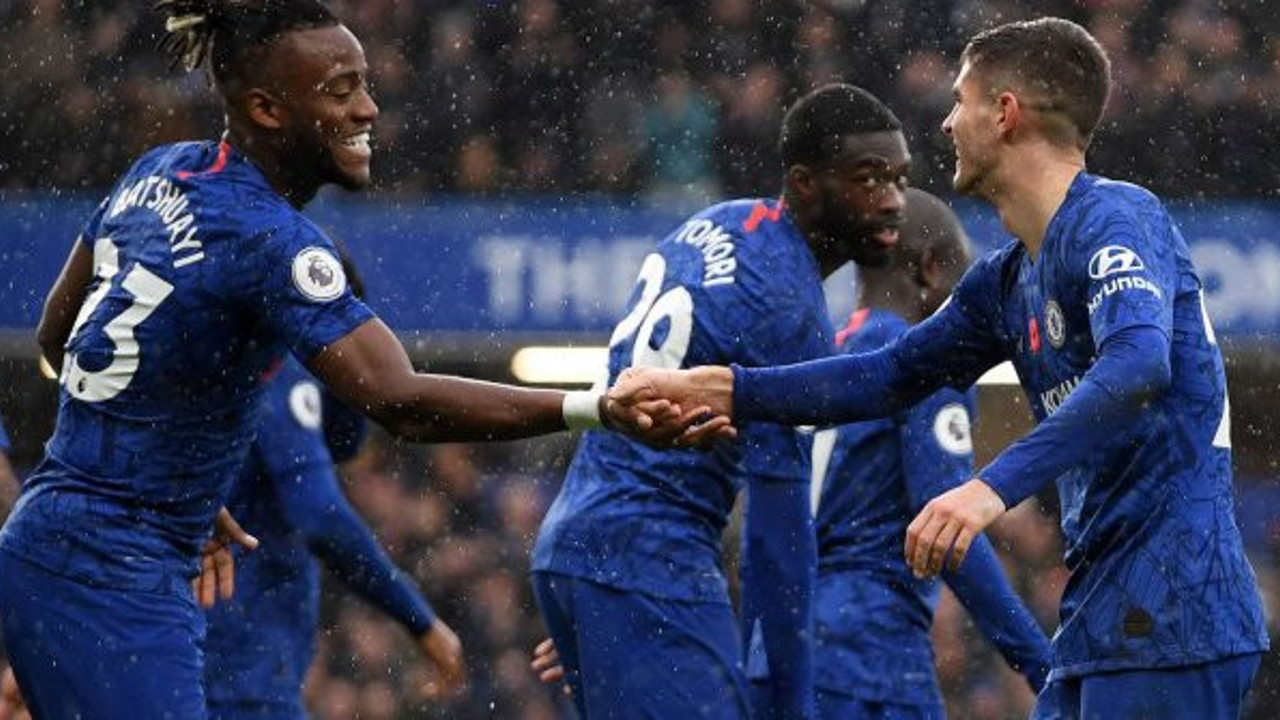 Chelsea, şampiyonluk yarışından kopmadı