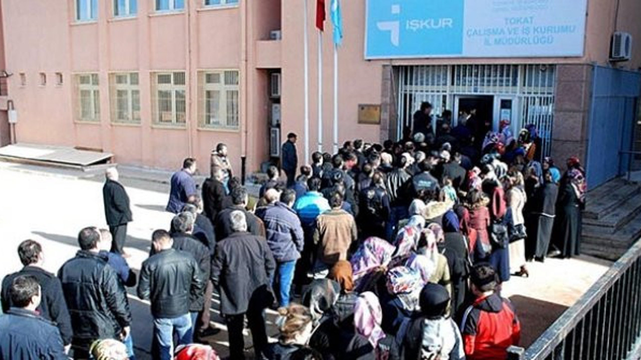 Diplomalı işsizlik yüzde bin 968 arttı!