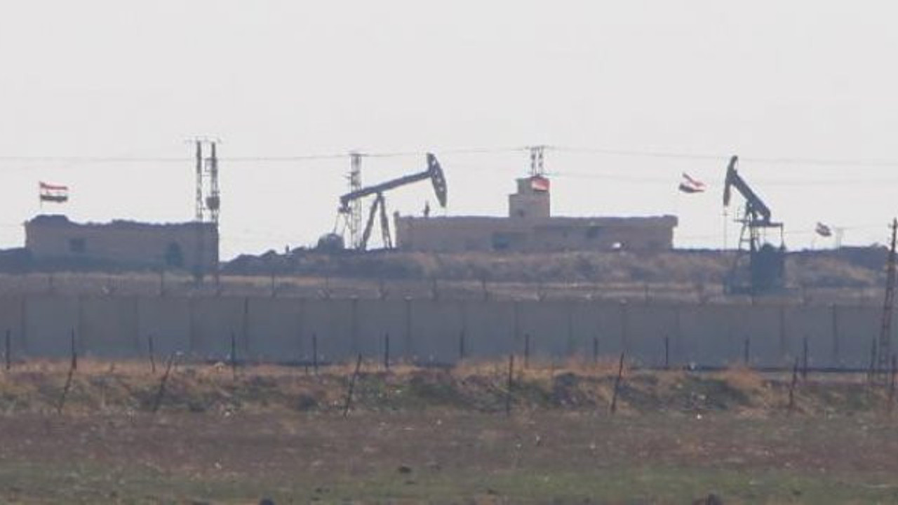 Kamışlı'da, teröristlerin kullandığı binada Suriye bayrakları